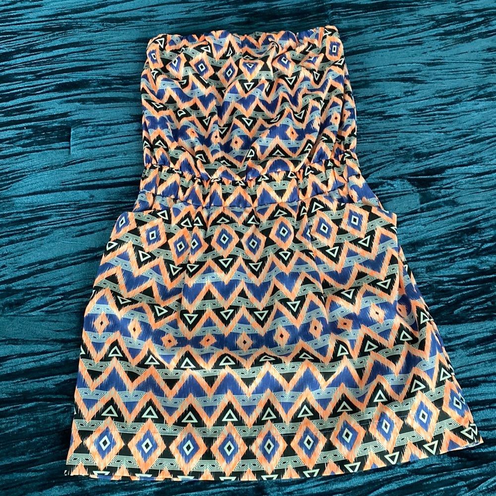 Collective Concepts Strapless geometric neon Mini Dress. Size Small